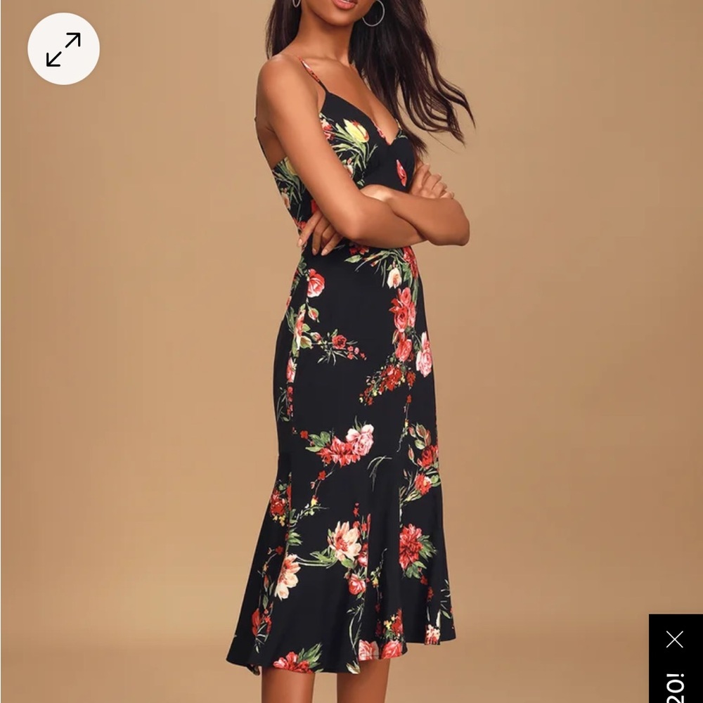 Lulu’s Summer Lovin’ black floral print midi dress - size medium.